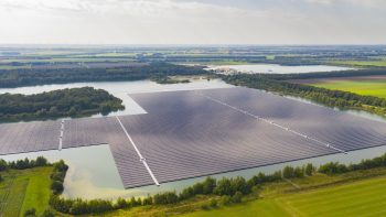 Bovenaanzicht drijvend zonnepark Sellingen