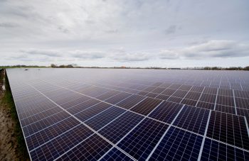 Zonnepark op de Zwette in Leeuwarden