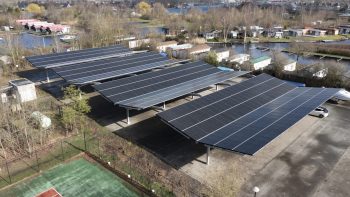 Zonnecarport bij Camping It Wiid